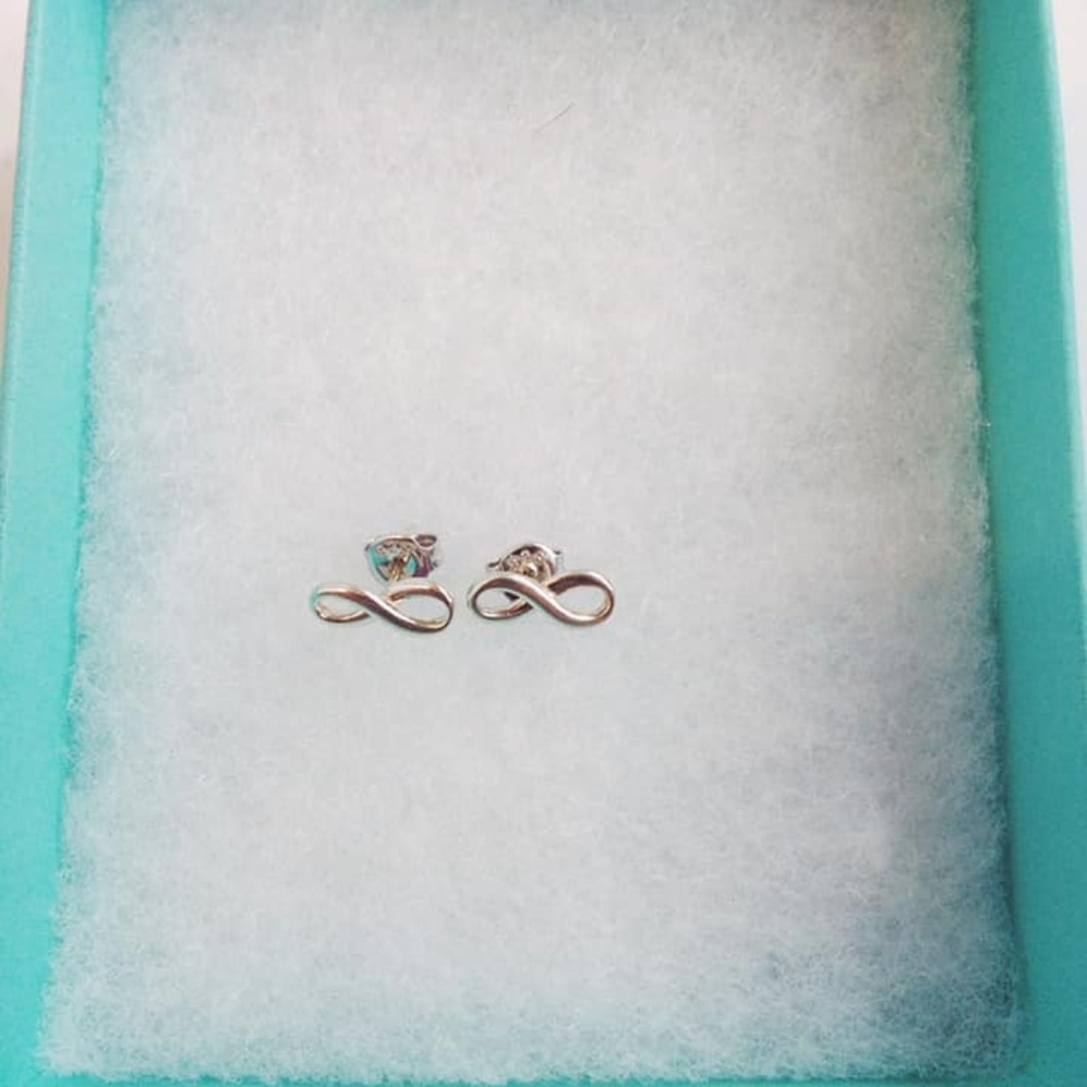 Authentic Tiffany & Co 925 silver Infinity earrin
